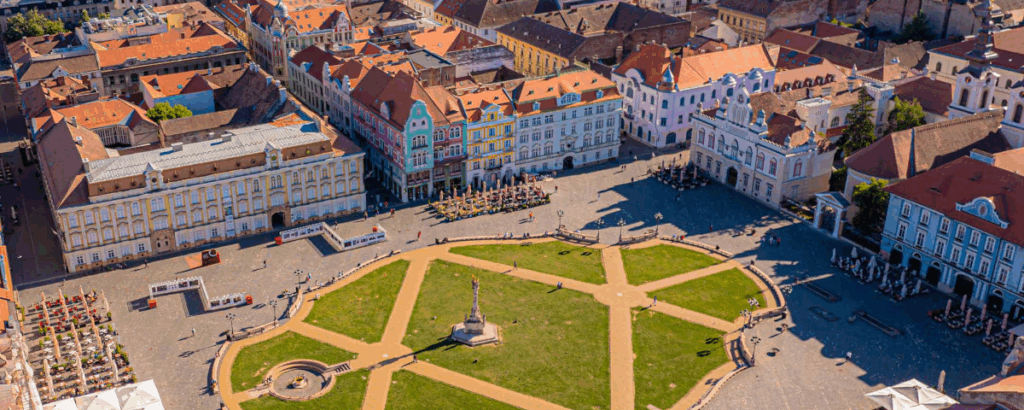 Vista panorámica de Piața Unirii en Timișoara